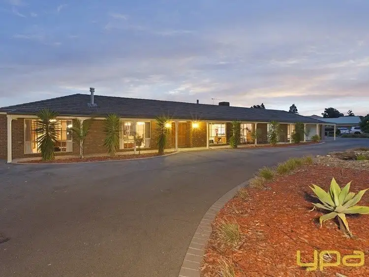 15 Rolling Meadows Drive, Sunbury VIC 3429