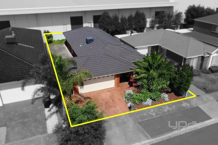 Fourth view of Homely house listing, 2 Isabel Close, Caroline Springs VIC 3023