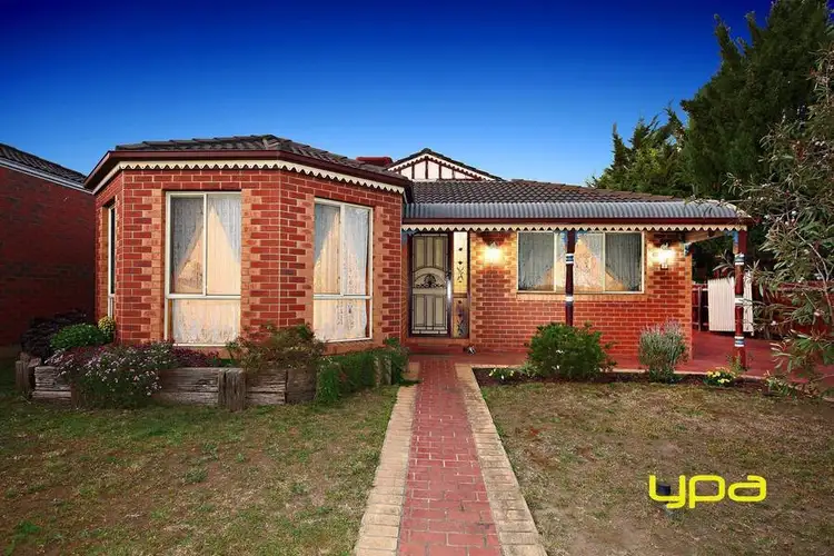8 Alexander Close, Delahey VIC 3037