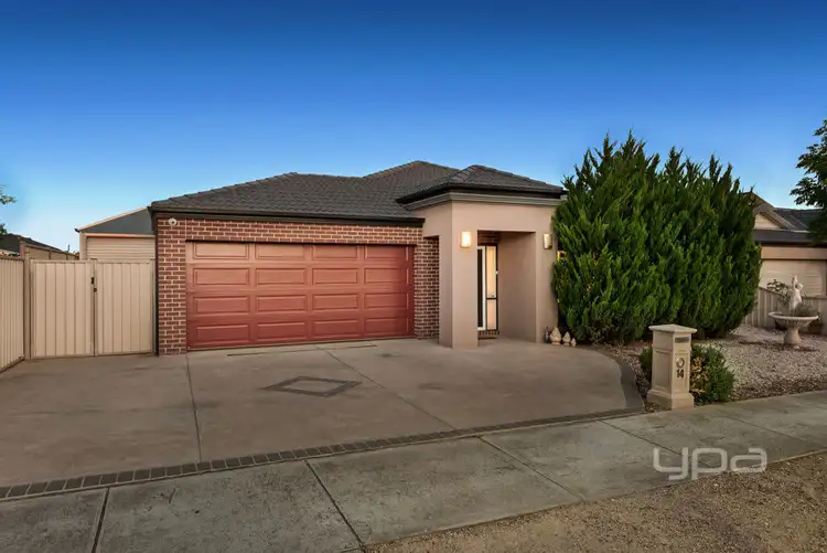 14 Clarence Way, Taylors Hill VIC 3037