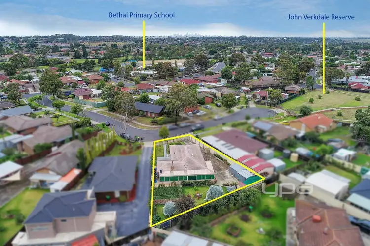 16 Inverleigh Court, Meadow Heights VIC 3048