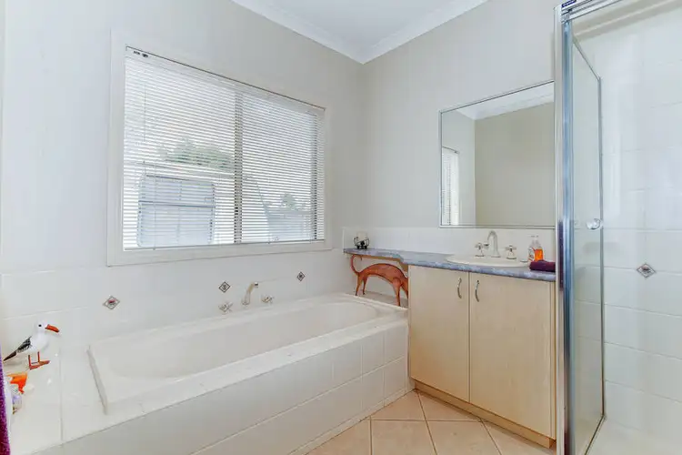 Sixth view of Homely house listing, 2 Diamond Drive, Werribee VIC 3030