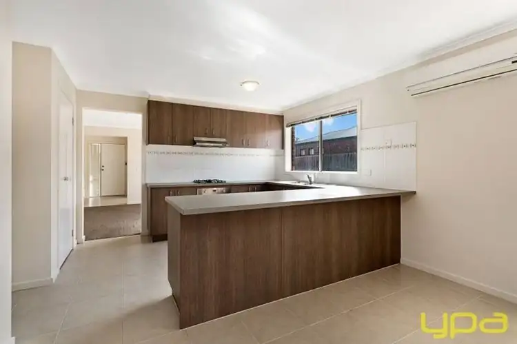 Second view of Homely house listing, 2 Redpath Court, Sunbury VIC 3429