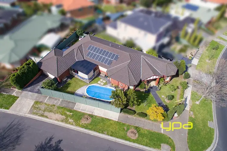 27 Alanbrae Terrace, Attwood VIC 3049