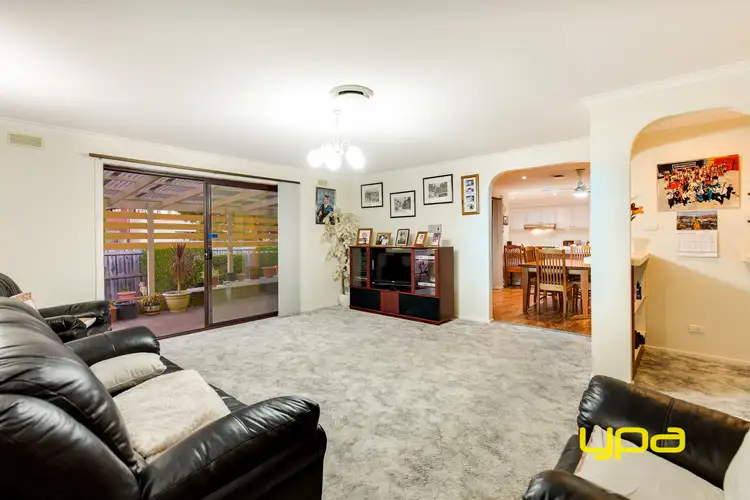 Fifth view of Homely house listing, 2 Mantaura Avenue, Taylors Lakes VIC 3038