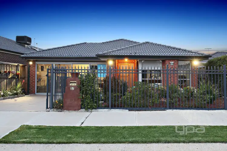 37 Riviera Drive, Hillside VIC 3037