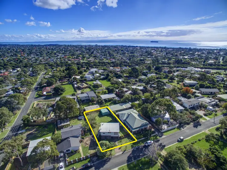 12 Hillman Avenue, Mccrae VIC 3938