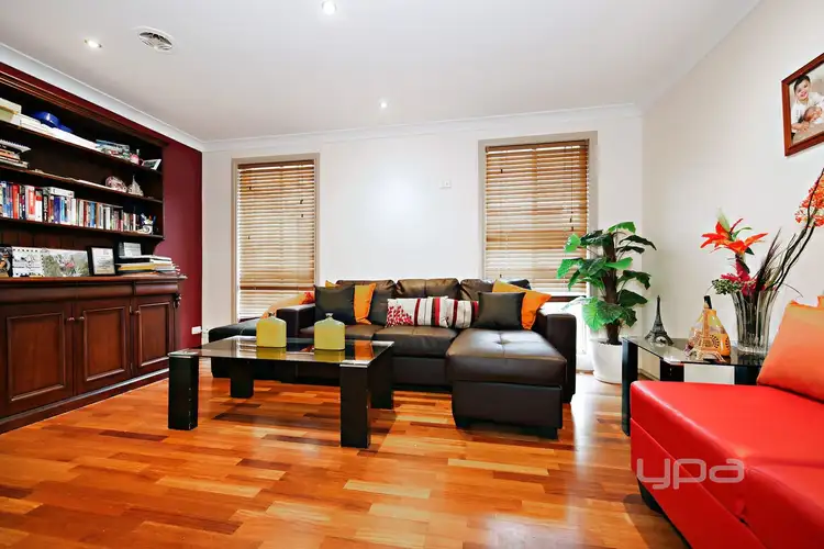 Seventh view of Homely house listing, 2 Isabel Close, Caroline Springs VIC 3023