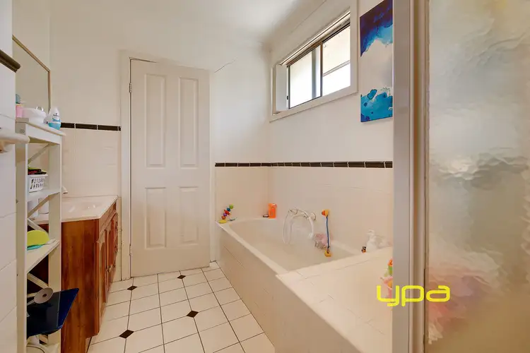 Seventh view of Homely house listing, 8 Brigette Court, Lalor VIC 3075