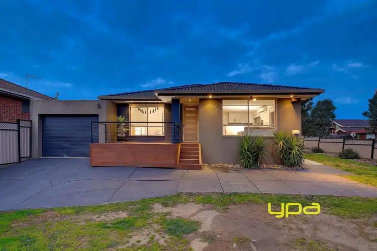 1/2 Dakara Close, Meadow Heights VIC 3048