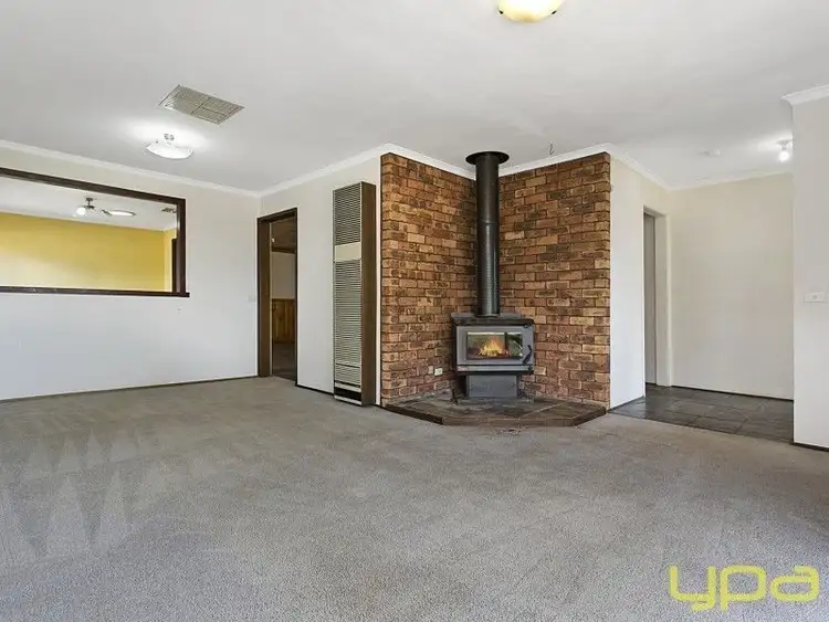 Third view of Homely house listing, 6 Manolive Court, Sunbury VIC 3429