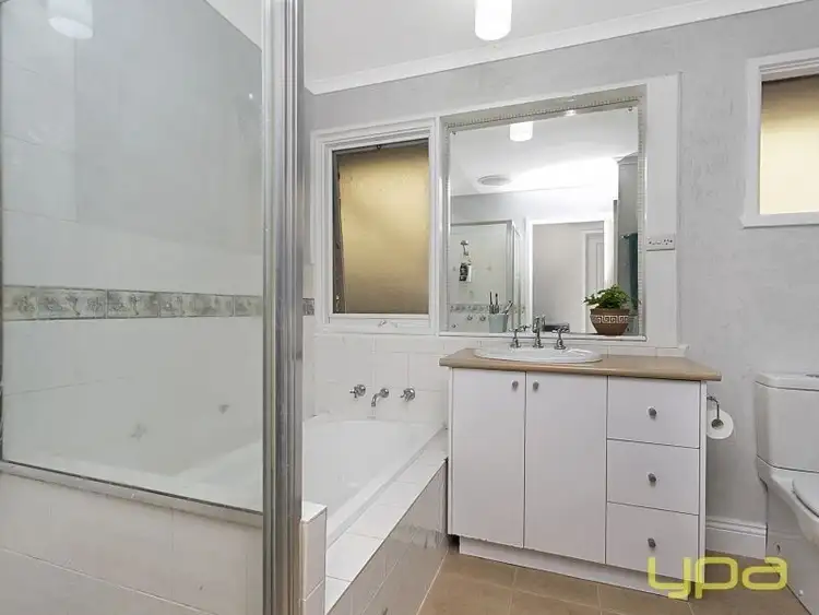 Sixth view of Homely house listing, 8 OMalley Court, Sunbury VIC 3429