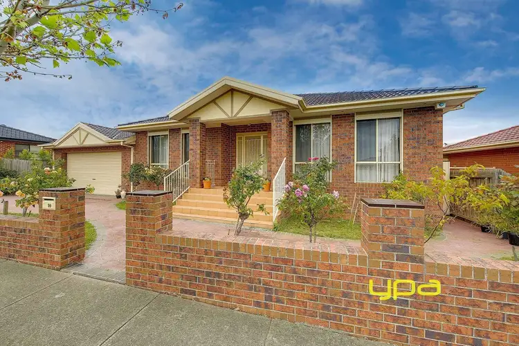 10 Lockwood Drive, Roxburgh Park VIC 3064