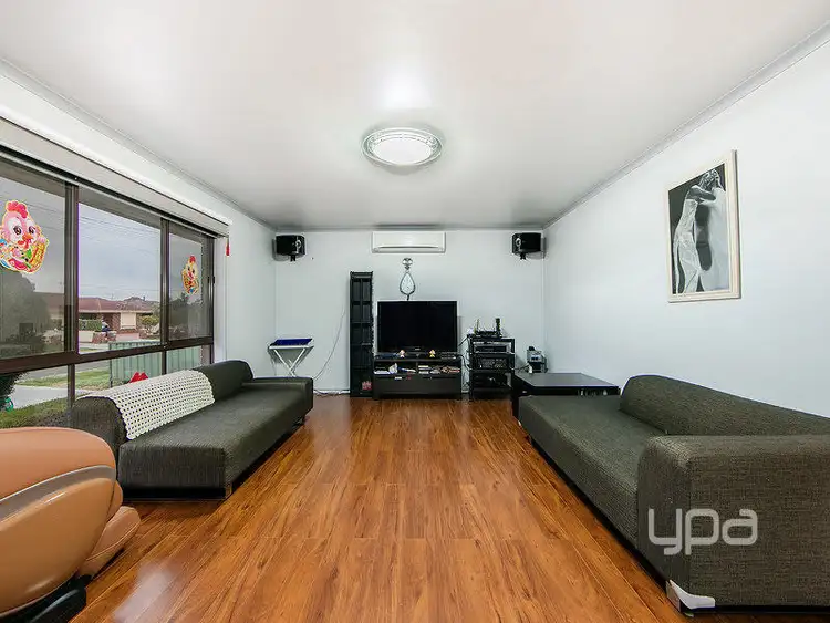 Second view of Homely house listing, 3 Baron Court, Kings Park VIC 3021