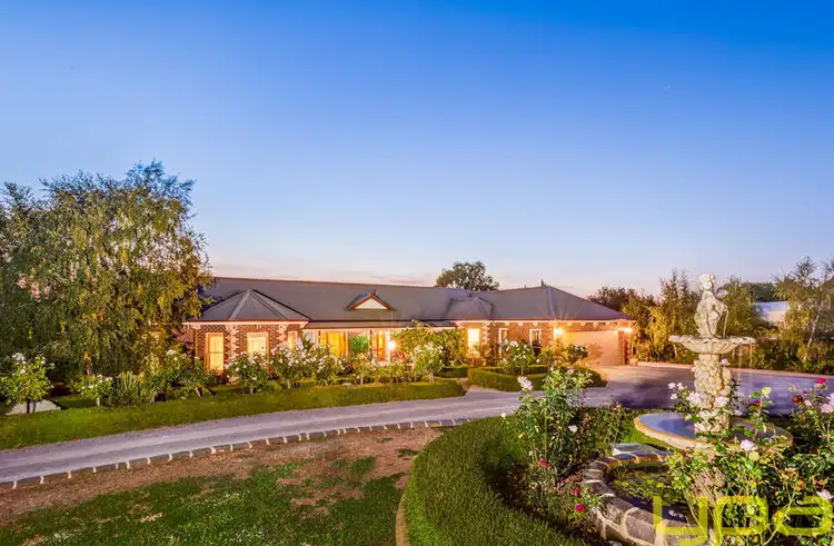 4 Maplewood Close, Brookfield VIC 3338