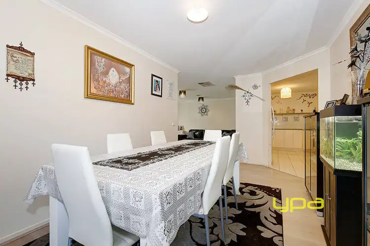 Fifth view of Homely house listing, 27 Woodlea Crescent, Craigieburn VIC 3064