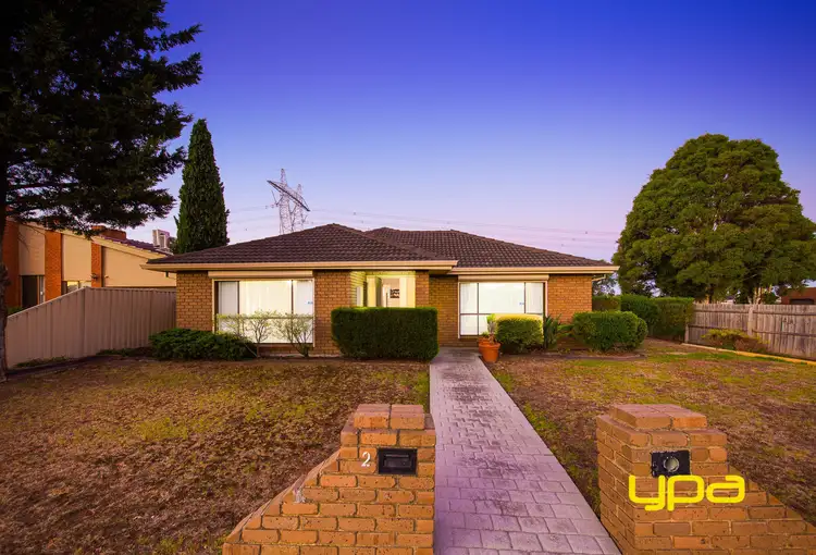2 Mantaura Avenue, Taylors Lakes VIC 3038