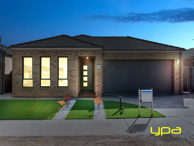 21 Edgewood Drive, Melton West VIC 3337