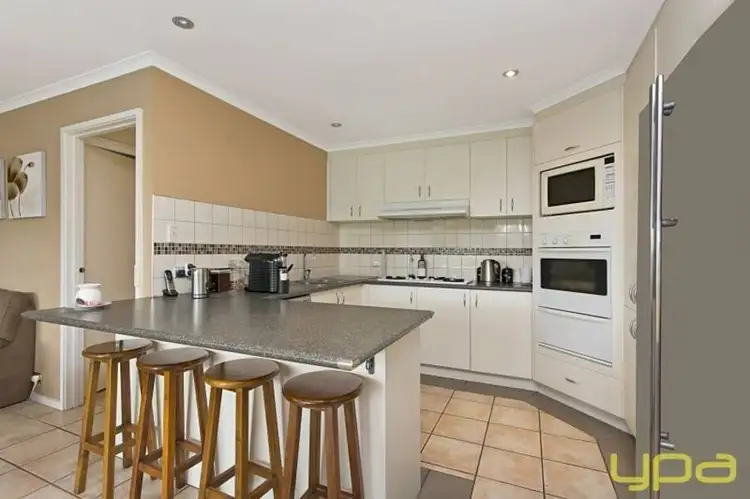 Second view of Homely house listing, 2 Windarra Court, Sunbury VIC 3429