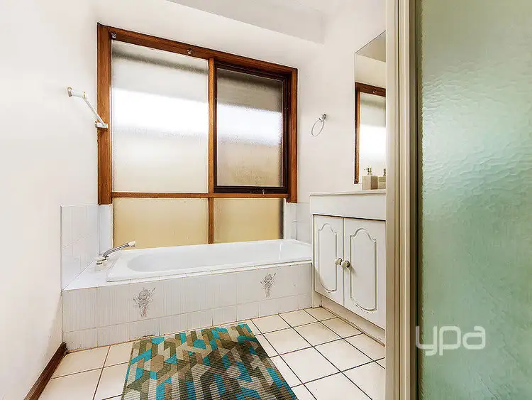 Seventh view of Homely house listing, 9 Nadur Court, St Albans VIC 3021