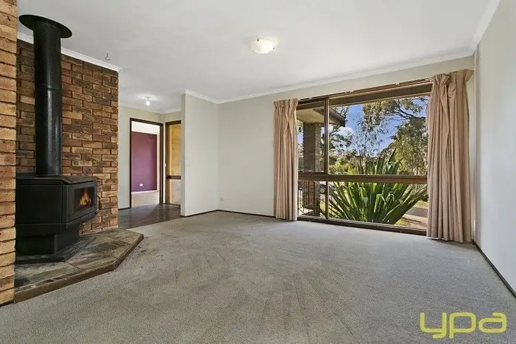 Second view of Homely house listing, 6 Manolive Court, Sunbury VIC 3429