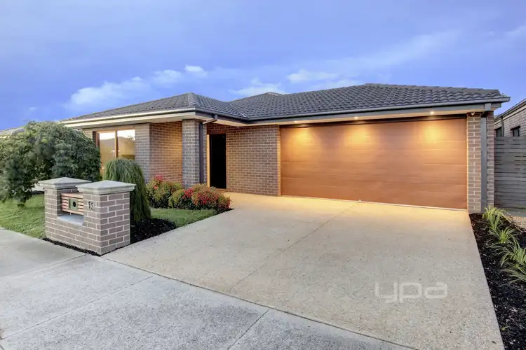 13 Hanoverian Street, Clyde North VIC 3978