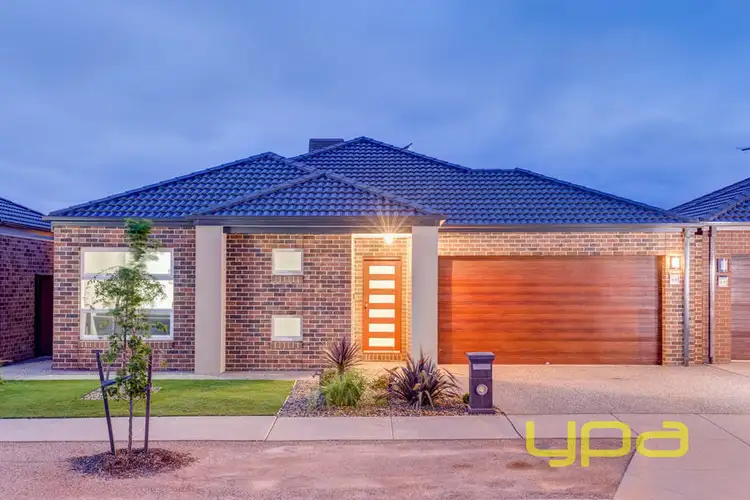 15 Edgewood Drive, Melton West VIC 3337