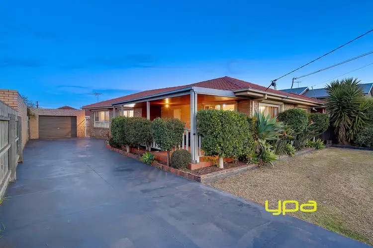 62 Finton Grove, Gladstone Park VIC 3043