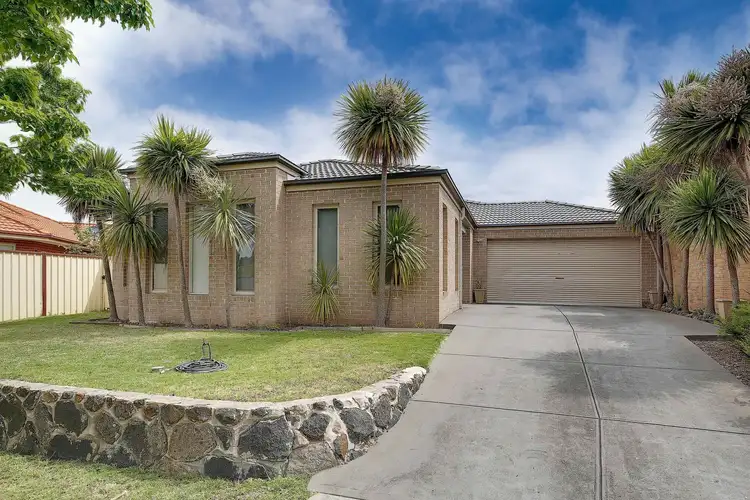 31 Tiffany Crescent, Roxburgh Park VIC 3064