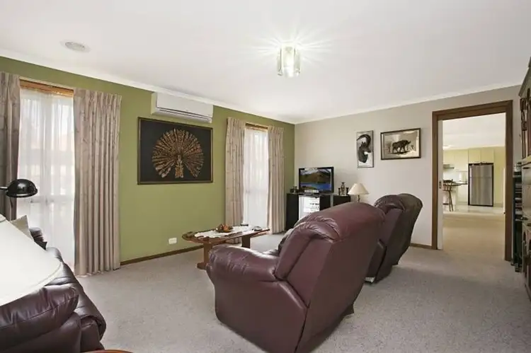 Fourth view of Homely house listing, 2 Solomon Court, Sunbury VIC 3429