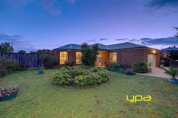 17 Johnston Way, Taylors Hill VIC 3037