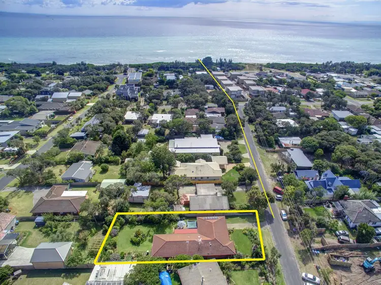 8 Sheila Street, Rye VIC 3941