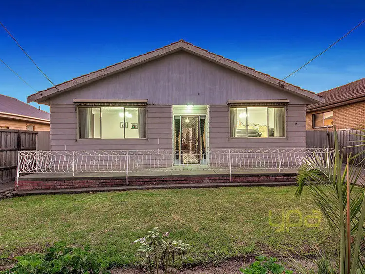 15 Leonard Ave, St Albans VIC 3021