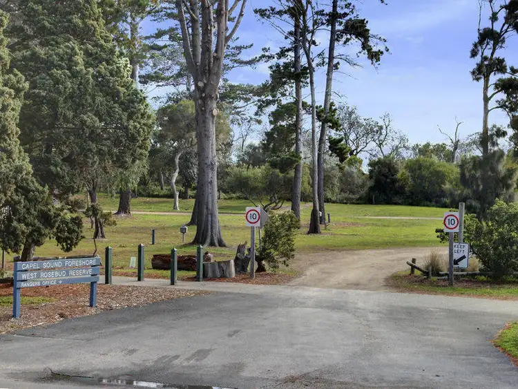 17/1 Chatfield Avenue (Corner Point Nepean Road), Rosebud West VIC 3940