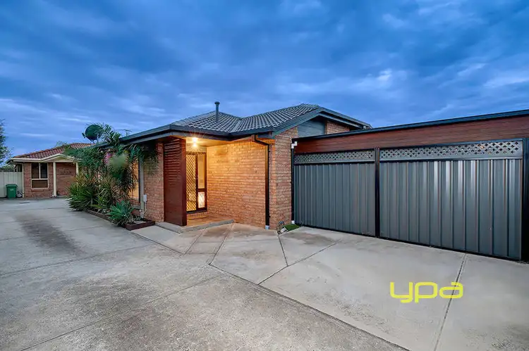 1/112 Lenoak Street, Gladstone Park VIC 3043
