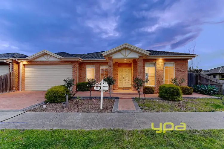 8 Fairview Drive, Roxburgh Park VIC 3064