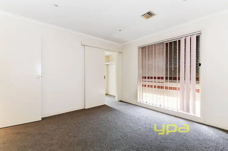 Sixth view of Homely house listing, 8 Shale Court, Delahey VIC 3037
