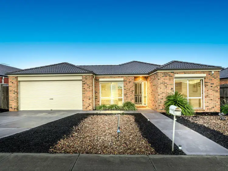 8 Kingston Drive, Taylors Hill VIC 3037