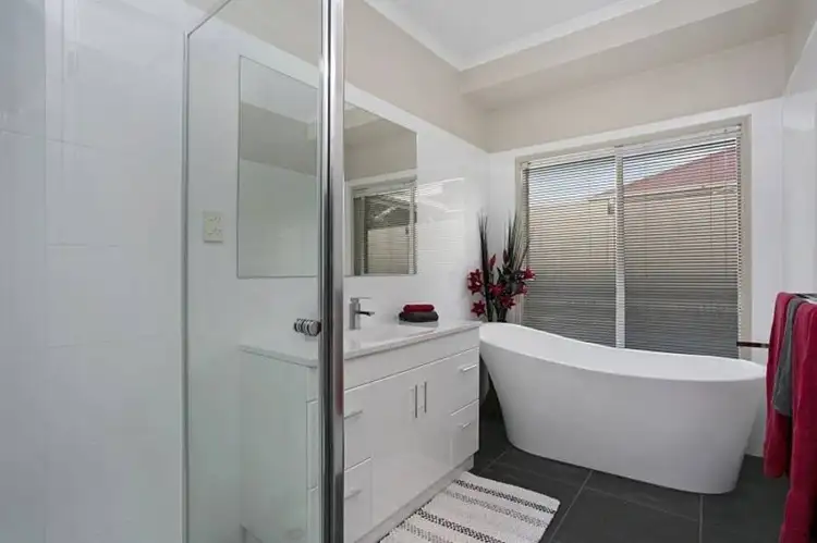 Sixth view of Homely house listing, 5 Claret Ash Drive, Sunbury VIC 3429