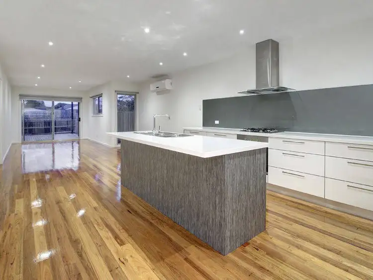 18 Capel Avenue, Rosebud West VIC 3940