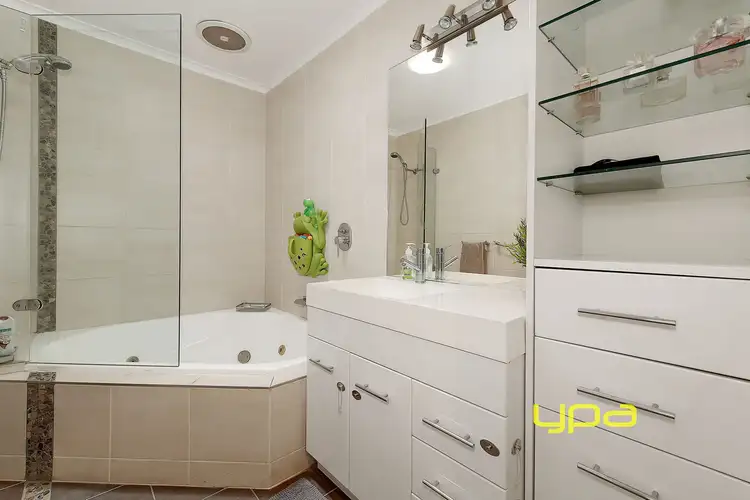 Fifth view of Homely house listing, 2 Tooan Court, Westmeadows VIC 3049