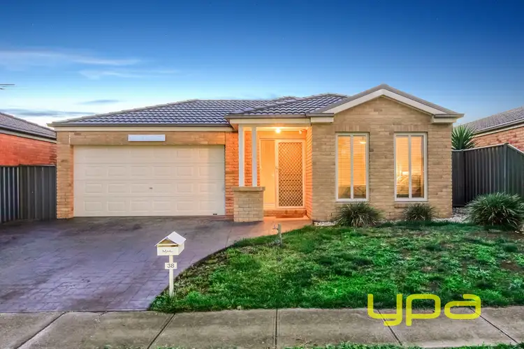 38 Lomandra Bowl, Melton West VIC 3337