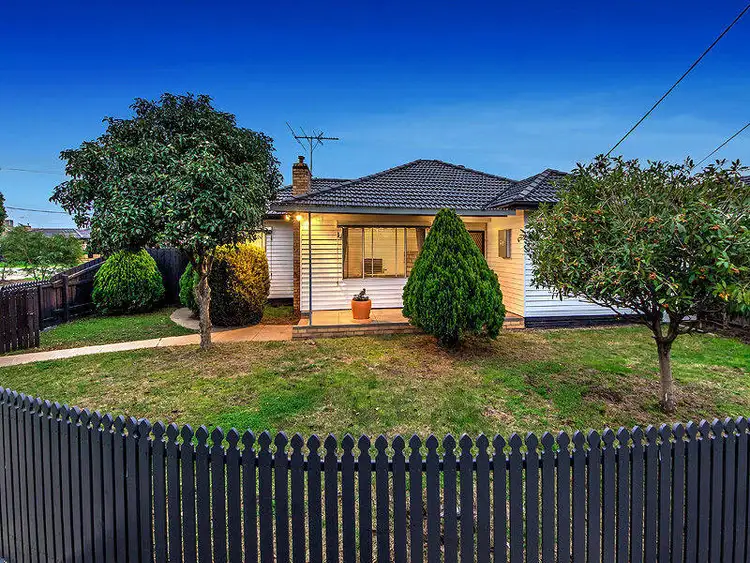 28 Runcorn Crescent, Deer Park VIC 3023
