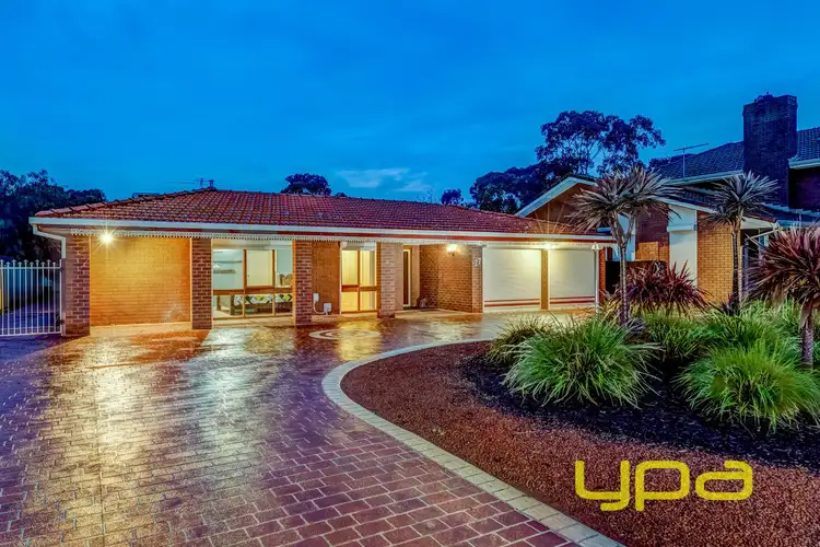 27 Campaspe Crescent, Brookfield VIC 3338