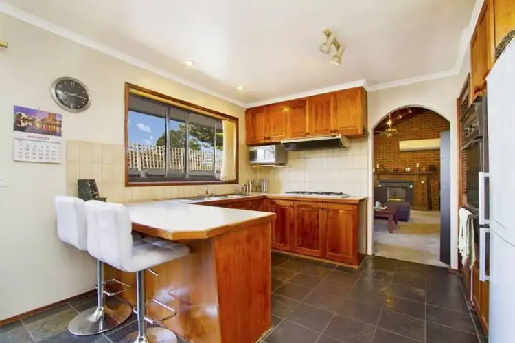 Third view of Homely house listing, 5 Hoylake Court, Sunbury VIC 3429