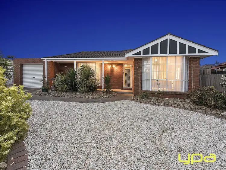 2 Evelyn Close, Melton West VIC 3337