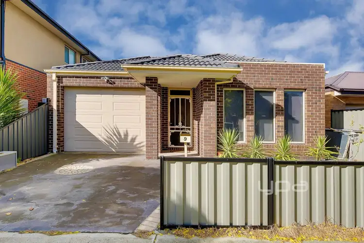 9 Huntingfield Street, Craigieburn VIC 3064