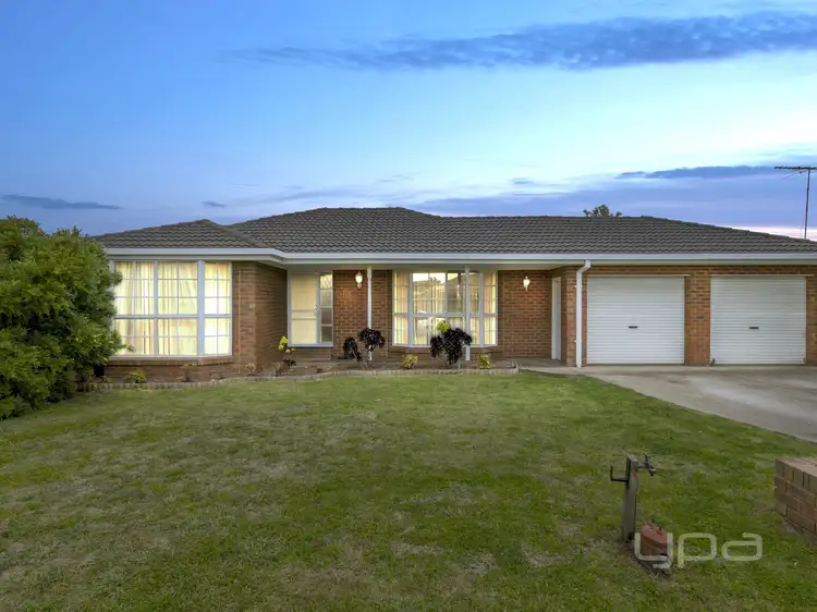 13 Simon Court, Brookfield VIC 3338