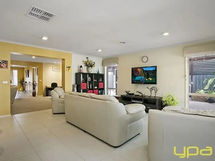 Fifth view of Homely house listing, 33 Higgs Circuit, Sunbury VIC 3429