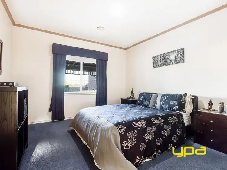 Sixth view of Homely house listing, 2 Robinia Close, Hillside VIC 3037